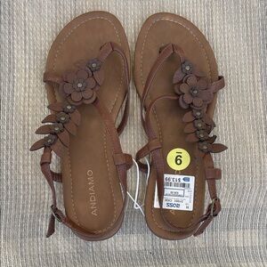 Andiamo Women's Brown Floral Sandals